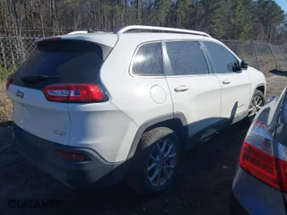 2015 Jeep Cherokee Latitude with VIN 1C4PJLCS1FW642890, listed as a IAAI auction lot 41624678 with NaN miles. Bid and sale history available at carsss.com. Image 4.
