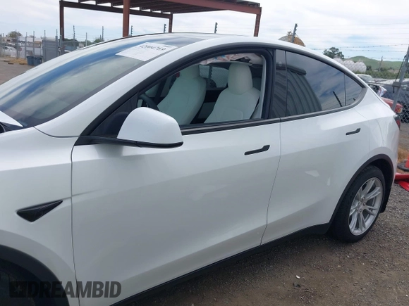 2021 Tesla Model Y Long Range with VIN 5YJYGDEE1MF152256, listed as a IAAI auction lot 42004769 with 35,176 mi miles. Bid and sale history available at carsss.com. Image 15.