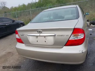 2004 Toyota Camry LE with VIN 4T1BE30K24U886720, listed as a IAAI auction lot 41890602 with 189,938 mi miles. Bid and sale history available at carsss.com. Image 17.