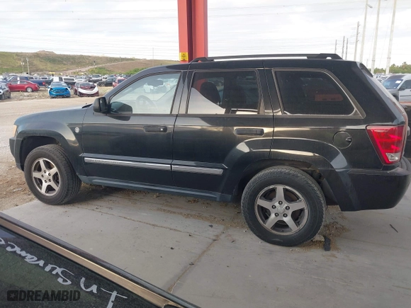 2005 Jeep Grand Cherokee Laredo with VIN 1J4HR48N75C647740, listed as a IAAI auction lot 41803160 with 145,147 mi miles. Bid and sale history available at carsss.com. Image 14.