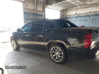 2011 Chevrolet Avalanche LTZ with VIN 3GNTKGE31BG317309, listed as a IAAI auction lot 41625790 with 280,943 mi miles. Bid and sale history available at carsss.com. Image 14.