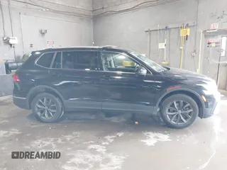 2022 Volkswagen Tiguan SE z VIN 3VV2B7AX6NM073743, wystawiony jako IAAI lot #39948815 z przebiegiem 56 368 mil mil oraz . Historia ofert i sprzedaży dostępna na DreamBid. Obrazek 13.