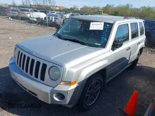 2009 Jeep Patriot Sport z VIN 1J4FT28B29D110728, wystawiony jako IAAI lot #41932676 z przebiegiem 194 442 mil mil oraz . Historia ofert i sprzedaży dostępna na DreamBid. Obrazek 2.