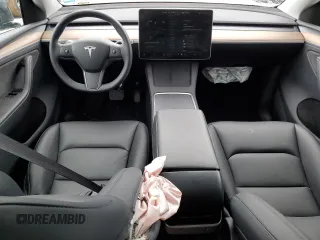 2025 Tesla Model Y Long Range with VIN 7SAYGDED9SA341967, listed as a Copart auction lot 47368695 with 4,310 mi miles and Salvage Title. Bid and sale history available at DreamBid. Image 8.