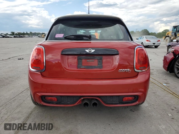 2015 MINI Hardtop 4 Door S z VIN WMWXU3C54F2B57314, wystawiony jako Copart lot #56327705 z przebiegiem 89 986 mil mil oraz Szkody całkowita. Historia ofert i sprzedaży dostępna na DreamBid. Obrazek 6.
