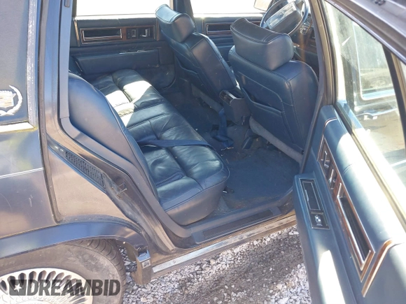 1991 Cadillac DeVille z VIN 1G6CD53B6M4325023, wystawiony jako IAAI lot #41691043 z przebiegiem 116 380 mil mil oraz . Historia ofert i sprzedaży dostępna na DreamBid. Obrazek 8.
