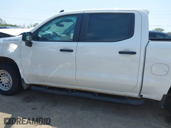 2024 Chevrolet Silverado 1500 with VIN 3GCPDAEK8RG154919, listed as a IAAI auction lot 40178946 with 2,911 mi miles and . Bid and sale history available at DreamBid. Image 15.