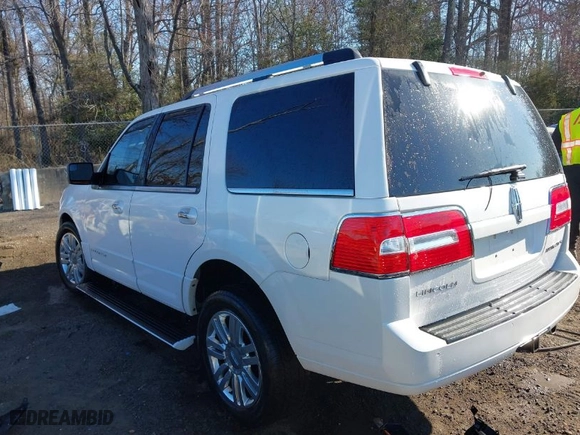 2013 Lincoln Navigator with VIN 5LMJJ2H57DEL08622, listed as a IAAI auction lot 41759357 with 157,131 mi miles. Bid and sale history available at carsss.com. Image 3.