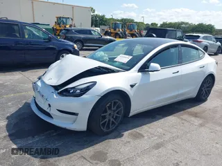 2022 Tesla Model 3 z VIN 5YJ3E1EA5NF164309, wystawiony jako IAAI lot #42195114 z przebiegiem 72 912 mil mil oraz . Historia ofert i sprzedaży dostępna na DreamBid. Obrazek 2.
