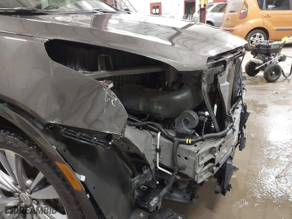 2020 Cadillac XT5 Premium Luxury AWD with VIN 1GYKNDRS4LZ208396, listed as a IAAI auction lot 41697036 with NaN miles. Bid and sale history available at carsss.com. Image 18.