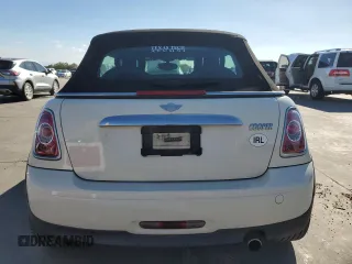 2014 MINI Convertible z VIN WMWZN3C5XET569992, wystawiony jako Copart lot #81044304 z przebiegiem 132 967 mil mil oraz Czysty tytuł • Clean title. Historia ofert i sprzedaży dostępna na DreamBid. Obrazek 6.