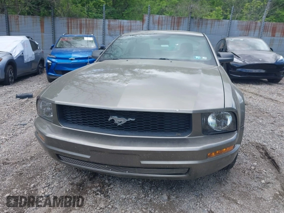 2005 Ford Mustang Deluxe z VIN 1ZVFT80N355160005, wystawiony jako IAAI lot #42288228 z przebiegiem 152 140 mil mil oraz . Historia ofert i sprzedaży dostępna na DreamBid. Obrazek 12.