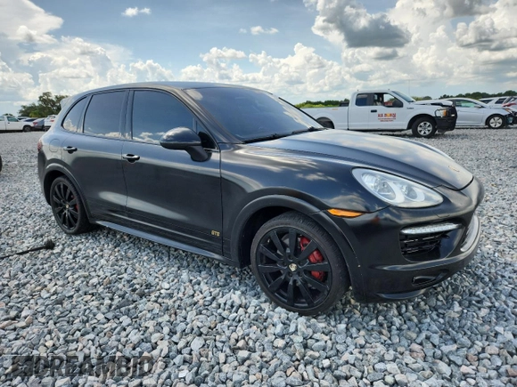 2013 Porsche Cayenne GTS с VIN WP1AD2A25DLA75526, выставлен на аукционе Copart как лот 60520865 с пробегом Не указан миль и Списание • Salvage title. История ставок и продаж доступна на DreamBid. Изображение 4.