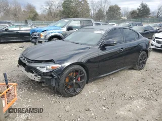 2021 Alfa Romeo Giulia Ti z VIN ZARFANBN1M7644185, wystawiony jako Copart lot #44587345 z przebiegiem 42 181 mil mil oraz Tytuł czysty. Historia ofert i sprzedaży dostępna na DreamBid. Obrazek 1.