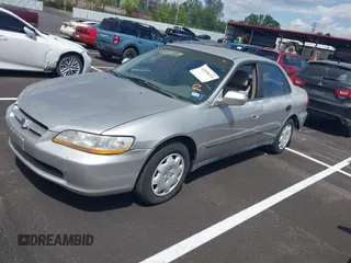 1999 Honda Accord LX z VIN 1HGCG5648XA164103, wystawiony jako IAAI lot #42020624 z przebiegiem 244 346 mil mil oraz . Historia ofert i sprzedaży dostępna na DreamBid. Obrazek 2.