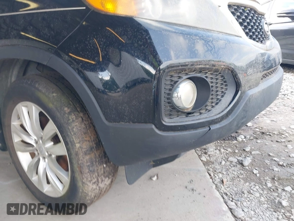 2011 Kia Sorento EX z VIN 5XYKU4A22BG040727, wystawiony jako IAAI lot #42285274 z przebiegiem 164 409 mil mil oraz . Historia ofert i sprzedaży dostępna na DreamBid. Obrazek 6.