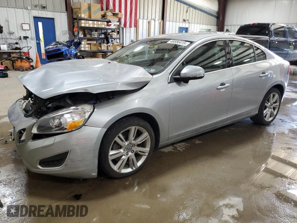 2011 Volvo S60 z VIN YV1902FH3B2016484, wystawiony jako Copart lot #48556415 z przebiegiem 42 003 mil mil oraz Szkoda całkowita • Salvage title. Historia ofert i sprzedaży dostępna na DreamBid. Obrazek 1.