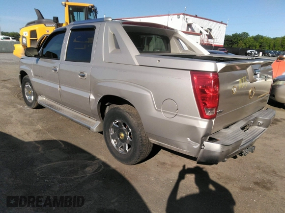 2005 Cadillac Escalade EXT z VIN 3GYEK62NX5G288196, wystawiony jako IAAI lot #42288294 z przebiegiem 94 464 mil mil oraz . Historia ofert i sprzedaży dostępna na DreamBid. Obrazek 3.