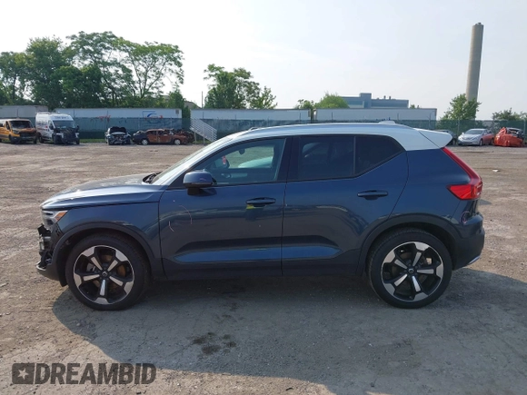 2021 Volvo XC40 Momentum with VIN YV4162UK1M2464500, listed as a IAAI auction lot 42504680 with 29,130 mi miles and . Bid and sale history available at DreamBid. Image 15.