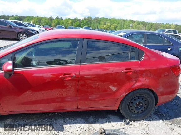 2015 Kia Rio LX with VIN KNADM4A33F6427021, listed as a IAAI auction lot 42011458 with 184,738 mi miles. Bid and sale history available at carsss.com. Image 3.