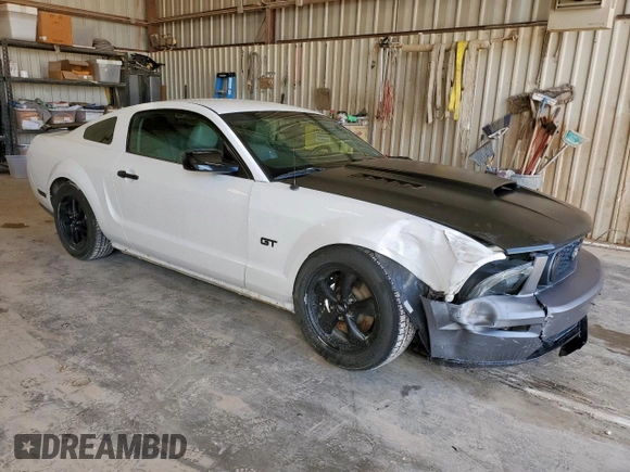 2007 Ford Mustang GT Deluxe с VIN 1ZVFT82H275239465, выставлен на аукционе Copart как лот 58575635 с пробегом 128 481 миль миль и Списание • Salvage title. История ставок и продаж доступна на DreamBid. Изображение 4.