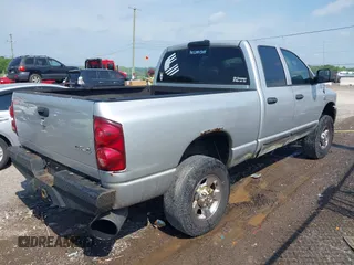 2007 Dodge 2500 SLT z VIN 1D7KS28A17J582602, wystawiony jako IAAI lot #42087956 z przebiegiem 255 630 mil mil oraz . Historia ofert i sprzedaży dostępna na DreamBid. Obrazek 4.