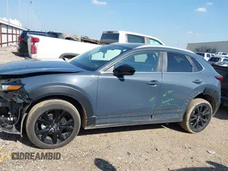 2024 Mazda CX-30 S Carbon Edition z VIN 3MVDMBCM6RM682780, wystawiony jako IAAI lot #41882767 z przebiegiem 19 047 mil mil oraz . Historia ofert i sprzedaży dostępna na DreamBid. Obrazek 15.