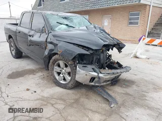 2015 Ram 1500 Big Horn z VIN 1C6RR7LT5FS621993, wystawiony jako IAAI lot #41971292 z przebiegiem 177 378 mil mil oraz . Historia ofert i sprzedaży dostępna na DreamBid. Obrazek 1.