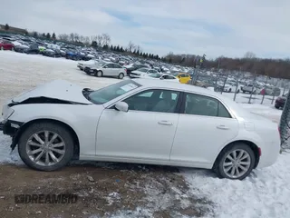 2015 Chrysler 300 Limited with VIN 2C3CCARG8FH756811, listed as a IAAI auction lot 41614649 with 70,580 mi miles. Bid and sale history available at carsss.com. Image 15.