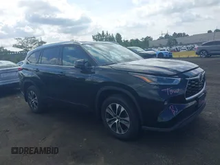2021 Toyota Highlander XLE z VIN 5TDGZRBH2MS058240, wystawiony jako IAAI lot #42633476 z przebiegiem 79 218 mil mil oraz . Historia ofert i sprzedaży dostępna na DreamBid. Obrazek 1.