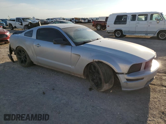 2006 Ford Mustang GT Deluxe z VIN 1ZVFT82H065132980, wystawiony jako Copart lot #52818745 z przebiegiem 207 854 mil mil oraz Szkoda całkowita • Salvage title. Historia ofert i sprzedaży dostępna na DreamBid. Obrazek 4.