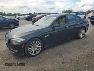 2011 BMW 5 Series 550i z VIN WBAFR9C56BC617736, wystawiony jako Copart lot #55443155 z przebiegiem 195 748 mil mil oraz Czysty tytuł • Clean title. Historia ofert i sprzedaży dostępna na DreamBid. Obrazek 1.