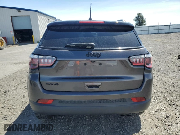 2020 Jeep Compass Latitude z VIN 3C4NJDBB2LT161837, wystawiony jako Copart lot #57730035 z przebiegiem 37 689 mil mil oraz Szkoda całkowita • Salvage title. Historia ofert i sprzedaży dostępna na DreamBid. Obrazek 6.