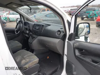 2017 Nissan NV200 S z VIN 3N6CM0KN8HK710792, wystawiony jako IAAI lot #41508625 z przebiegiem 97 277 mil mil oraz . Historia ofert i sprzedaży dostępna na DreamBid. Obrazek 5.