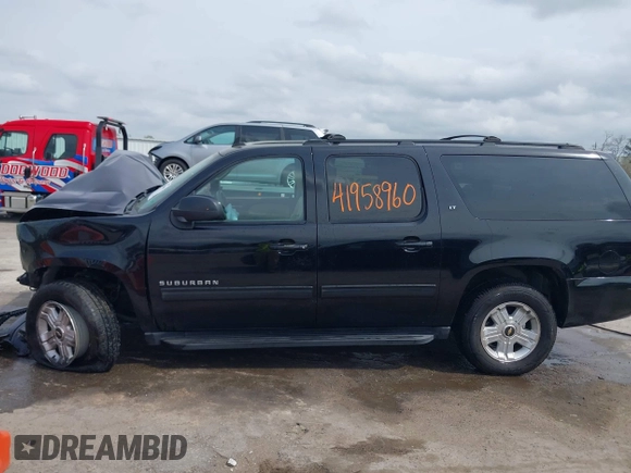 2011 Chevrolet Suburban LT z VIN 1GNSKJE36BR316939, wystawiony jako IAAI lot #41958960 z przebiegiem 199 602 mil mil oraz . Historia ofert i sprzedaży dostępna na DreamBid. Obrazek 13.