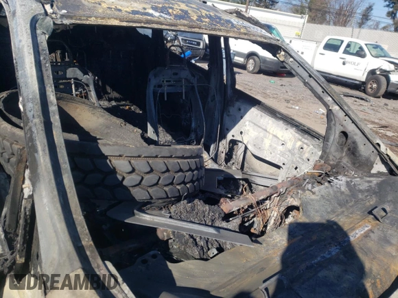 2014 Ford Escape SE с VIN 1FMCU9GX6EUB20812, выставлен на аукционе Copart как лот 33259862 с пробегом Не указан миль и Списание • Salvage title. История ставок и продаж доступна на DreamBid. Изображение 9.