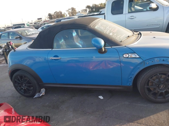 2013 MINI Roadster S z VIN WMWSY3C55DT594628, wystawiony jako IAAI lot #41316950 z przebiegiem 77 399 mil mil oraz . Historia ofert i sprzedaży dostępna na DreamBid. Obrazek 13.