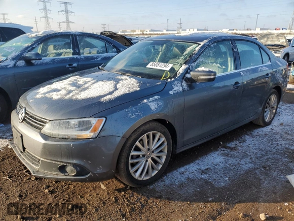 2014 Volkswagen Jetta SEL z VIN 3VWL17AJ6EM438176, wystawiony jako Copart lot #85081294 z przebiegiem 108 420 mil mil oraz Szkoda całkowita • Salvage title. Historia ofert i sprzedaży dostępna na DreamBid. Obrazek 1.