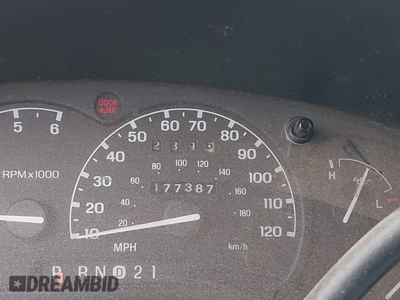 1999 Ford Explorer XL z VIN 1FMDU34X5XUC08663, wystawiony jako IAAI lot #42385444 z przebiegiem 177 387 mil mil oraz . Historia ofert i sprzedaży dostępna na DreamBid. Obrazek 15.