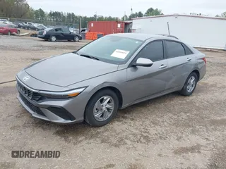 2025 Hyundai Elantra SE z VIN KMHLL4DG3SU860243, wystawiony jako IAAI lot #41899929 z przebiegiem 26 162 mil mil oraz . Historia ofert i sprzedaży dostępna na DreamBid. Obrazek 18.