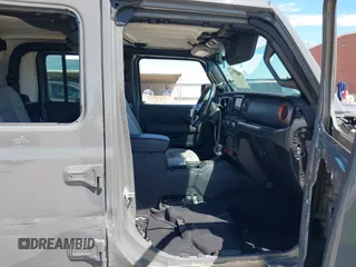 2021 Jeep Gladiator Mojave with VIN 1C6JJTEG8ML515686, listed as a IAAI auction lot 42217590 with 38,506 mi miles and . Bid and sale history available at DreamBid. Image 5.