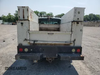 2004 Ford F-250 XL z VIN 1FTNX20L34EC38196, wystawiony jako Copart lot #60307245 z przebiegiem 232 347 mil mil oraz Czysty tytuł • Clean title. Historia ofert i sprzedaży dostępna na DreamBid. Obrazek 6.