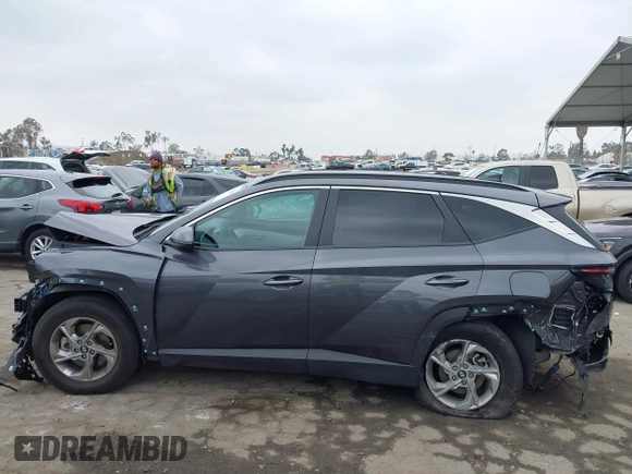 2023 Hyundai Tucson SEL z VIN KM8JBCAE9PU242486, wystawiony jako IAAI lot #41860406 z przebiegiem 25 294 mil mil oraz . Historia ofert i sprzedaży dostępna na DreamBid. Obrazek 14.