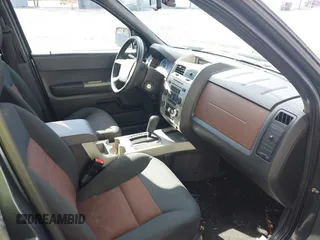 2008 Ford Escape XLT with VIN 1FMCU93108KA52105, listed as a IAAI auction lot 41887169 with 137,539 mi miles. Bid and sale history available at carsss.com. Image 5.