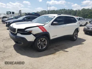 2019 Jeep Cherokee Trailhawk z VIN 1C4PJMBX9KD137141, wystawiony jako Copart lot #56789605 z przebiegiem 72 899 mil mil oraz Szkoda całkowita • Salvage title. Historia ofert i sprzedaży dostępna na DreamBid. Obrazek 1.