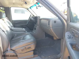 2004 Chevrolet Avalanche with VIN 3GNEC12T64G264780, listed as a IAAI auction lot 42003058 with 238,732 mi miles. Bid and sale history available at carsss.com. Image 5.