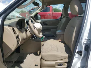 2005 Ford Escape XLT z VIN 1FMYU93145DA04306, wystawiony jako Copart lot #56209425 z przebiegiem 124 956 mil mil oraz Szkoda całkowita • Salvage title. Historia ofert i sprzedaży dostępna na DreamBid. Obrazek 7.