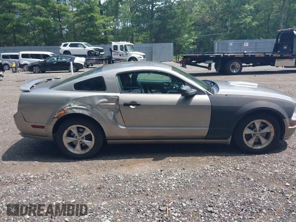 2009 Ford Mustang GT with VIN 1ZVHT82H095133740, listed as a IAAI auction lot 42637708 with 135,521 mi miles and . Bid and sale history available at DreamBid. Image 13.
