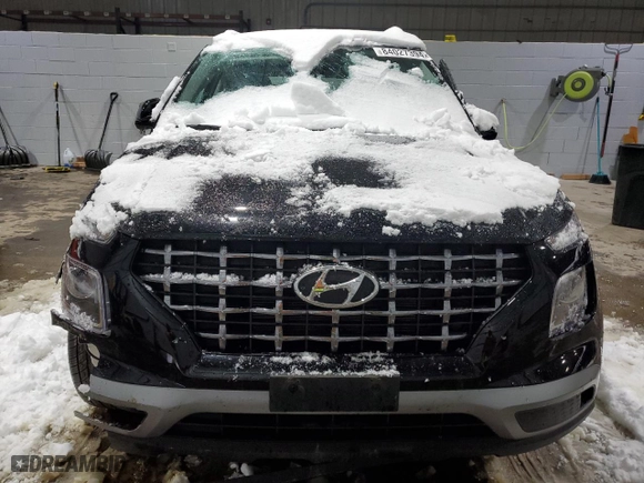 2022 Hyundai Venue SEL with VIN KMHRC8A31NU138499, listed as a Copart auction lot 84027394 with 0 mi miles and Salvage Title. Bid and sale history available at carsss.com. Image 5.