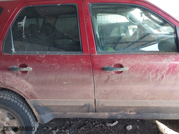 2005 Ford Escape XLT with VIN 1FMCU03155KC43333, listed as a IAAI auction lot 41391655 with 217,211 mi miles. Bid and sale history available at carsss.com. Image 13.